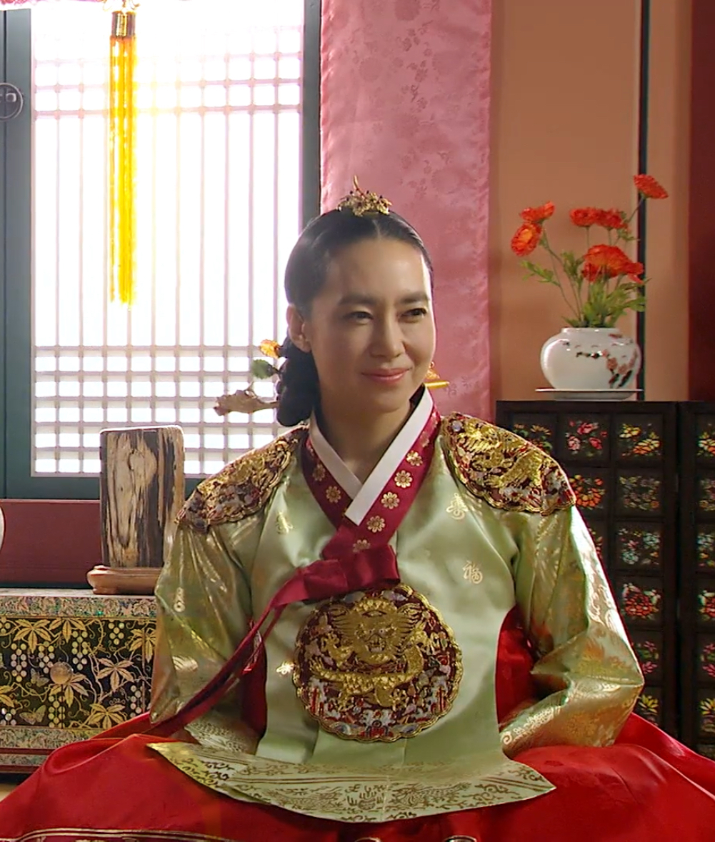 해품달보는데 옷이 너무 짜파게티 봉지라서 집중 하나도안됨.jpg | 인스티즈