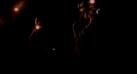 친구들이랑 동굴 탐험갔다가 이상한 동굴에 빠졌는데 갑자기 친구들이 하나 둘씩 죽어가..gif | 인스티즈