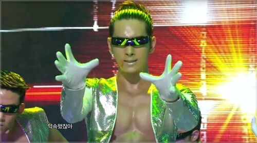 전날 심하게 차이고 무대 오른 거 같은 2pm 우영 | 인스티즈