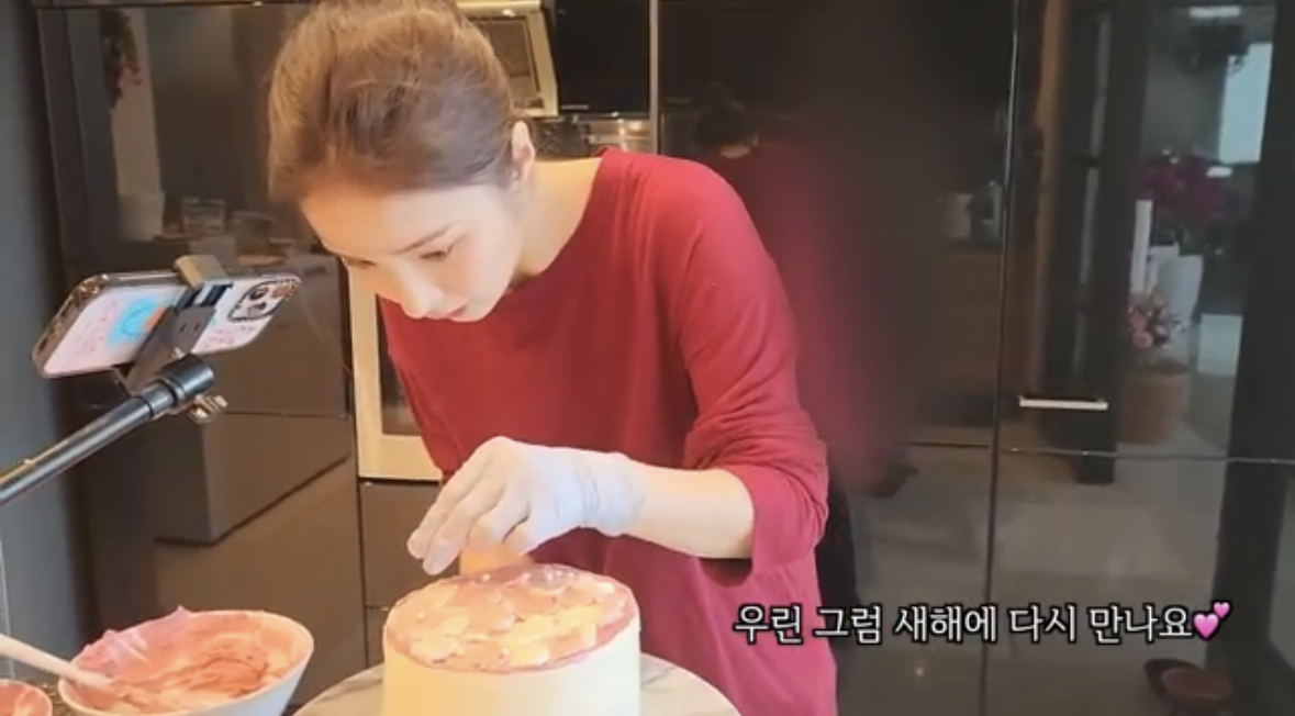 크리스마스 베이킹 영상 올린 금손 세경씨.jpg | 인스티즈