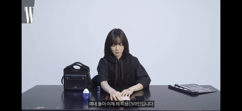 물건을 진짜 오래, 심플하게 쓰는 배두나 왓츠인마이백.jpg | 인스티즈
