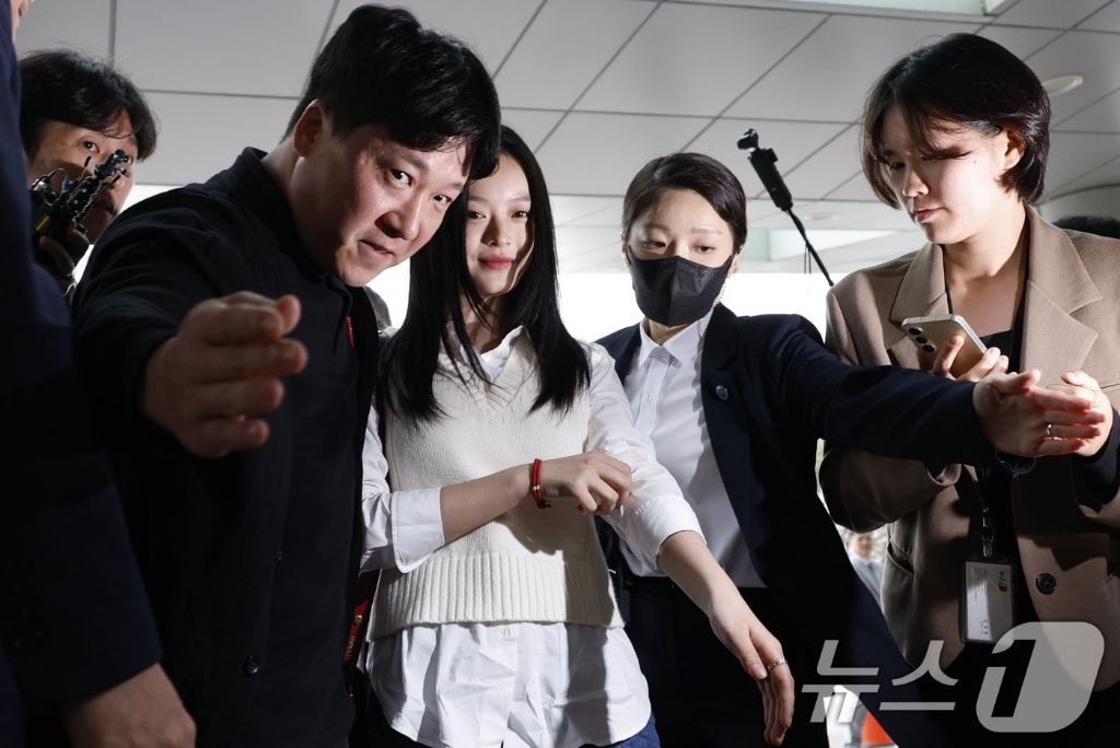 국회에서 단순 인사 무시로 뉴진스 하니 부르는게 아닌 이유 | 인스티즈
