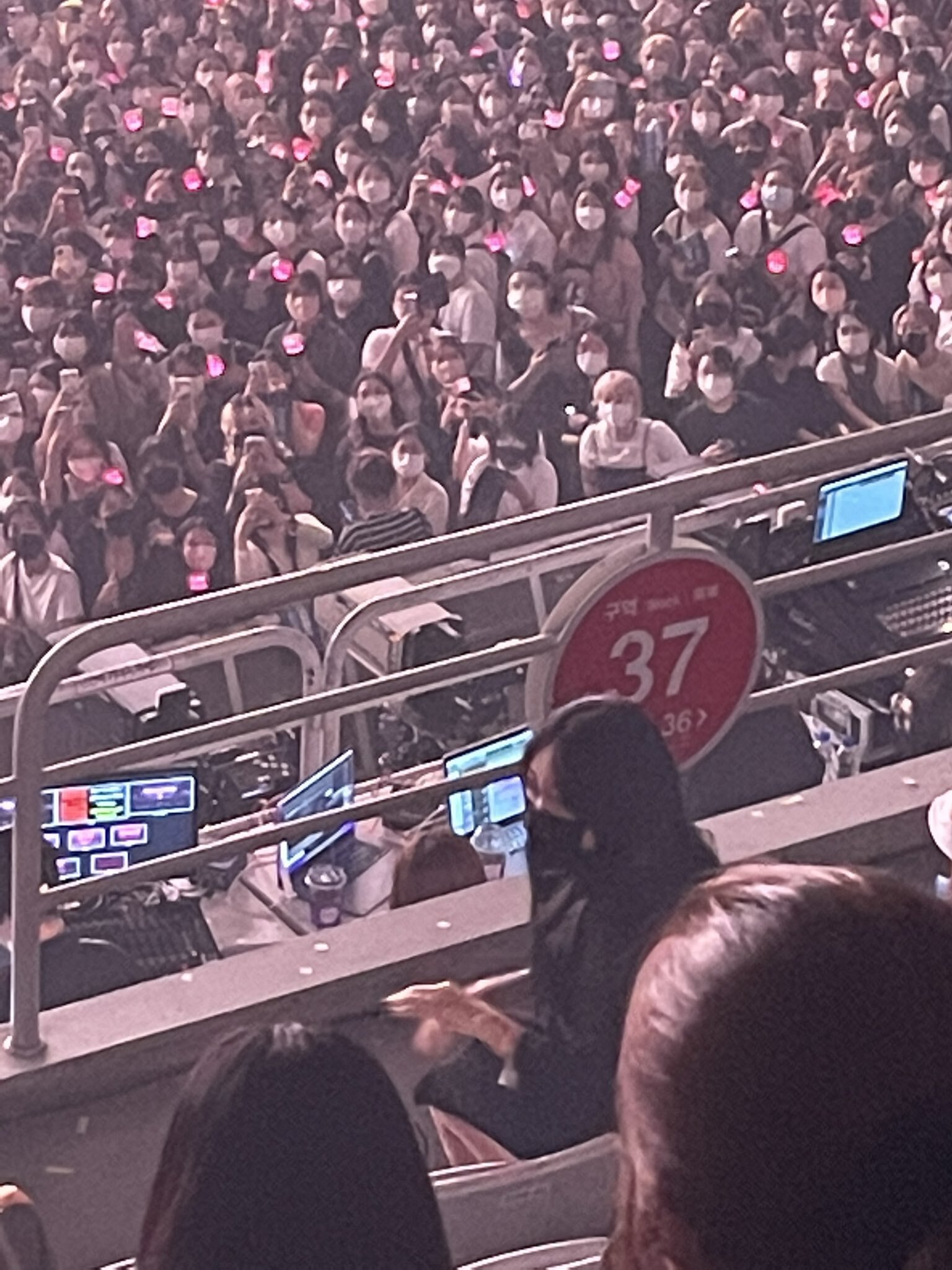 영지가 왜 절규했는지 알 것 같은 영지 시점 몬엑 콘서트.twt | 인스티즈