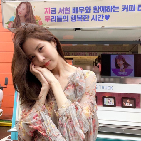 팬들 보여주려고 촬영장에 따로 예쁜 옷을 싸들고 다닌다는 서현 | 인스티즈