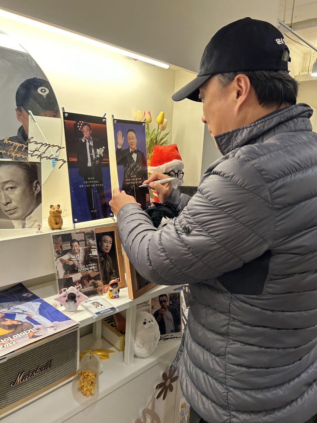 본인 생일카페 방문한 배우 이성민 | 인스티즈