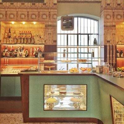 웨스 앤더슨 감독이 디자인한 카페의 인테리어 디테일.jpg | 인스티즈