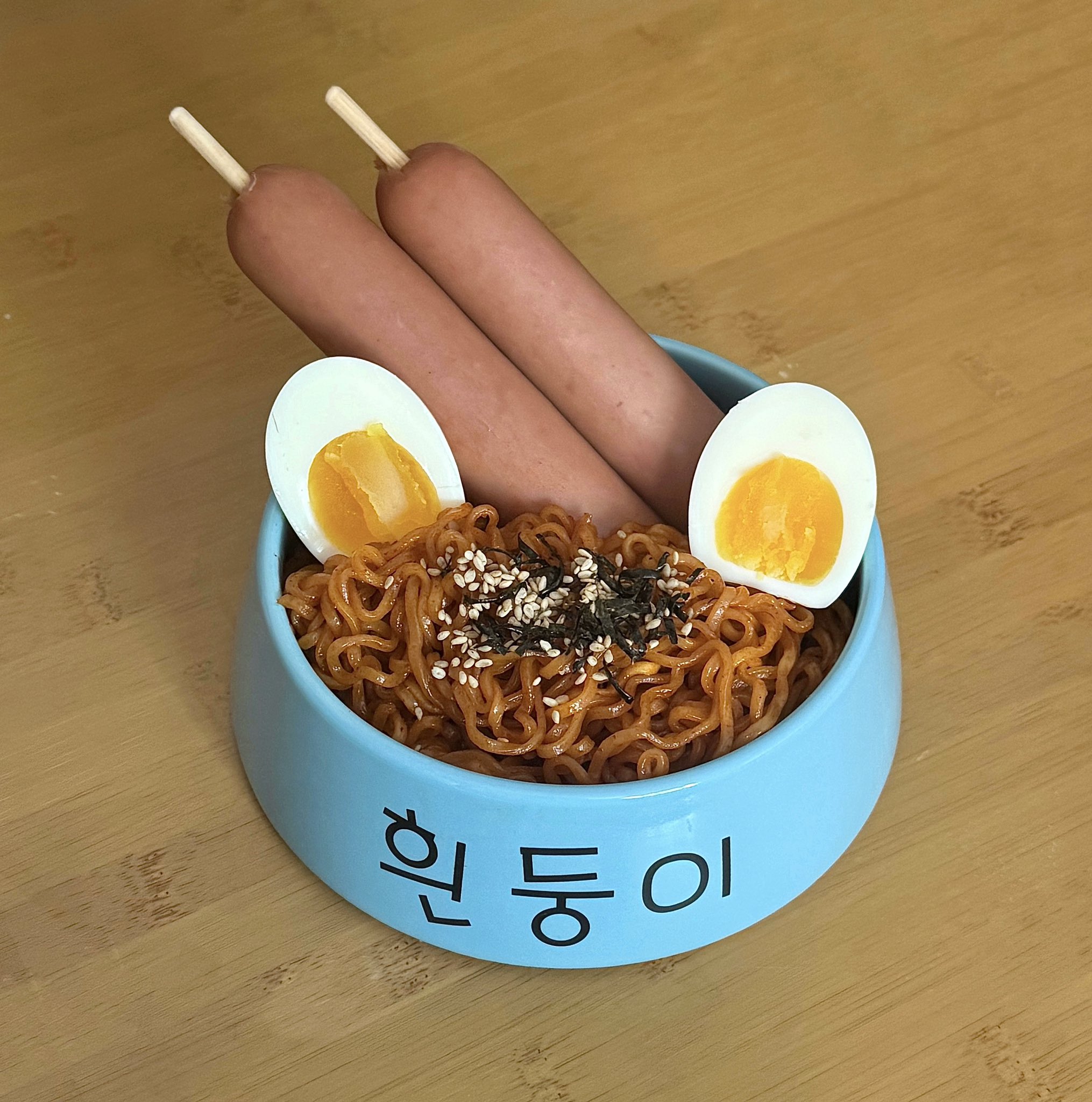 흰둥이 밥그릇에 밥먹는 사람 | 인스티즈