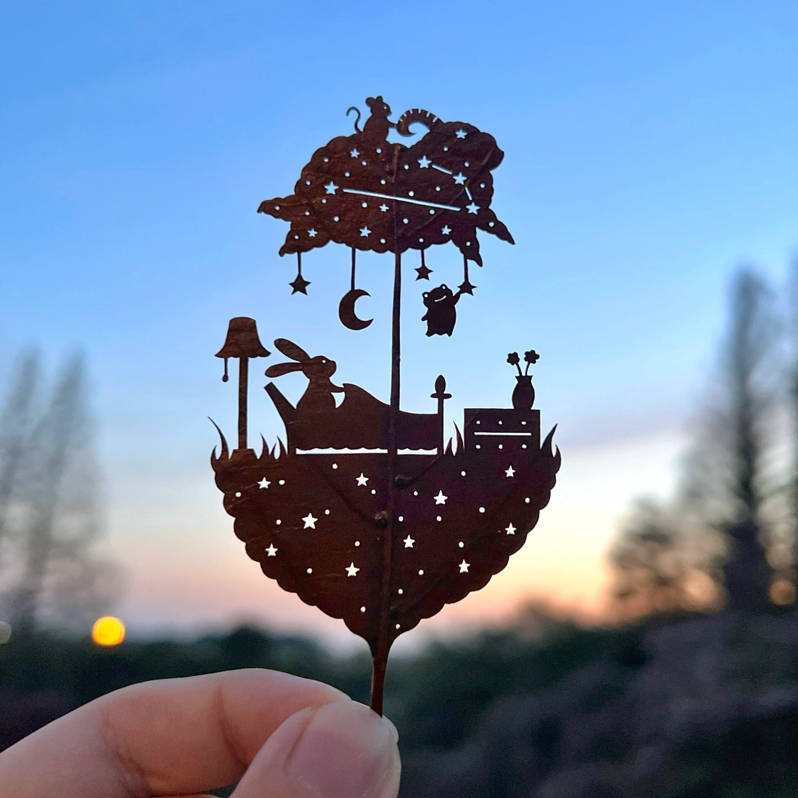 ADHD를 가진 작가가 만든 나뭇잎 아트 작품 | 인스티즈