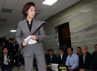 나경원 빠루 사건은 다들 빠루만 이야기 하지만 이때 국회의원 감금 혐의도 있음 | 인스티즈