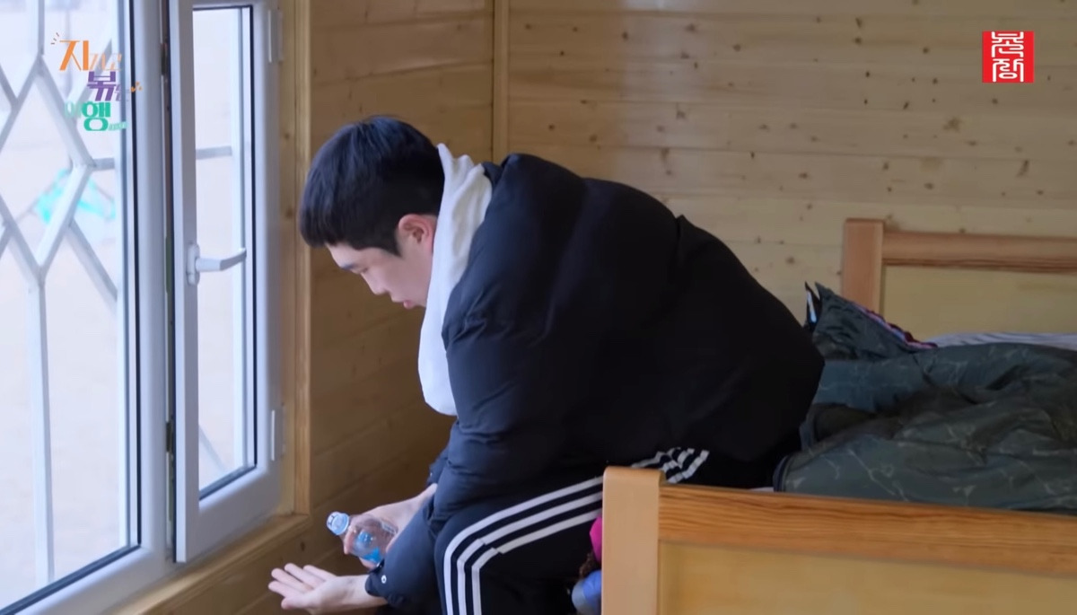실내에서 바닥에 물뿌리며 씻어 이해안된다는 나는솔로 남자 출연자 | 인스티즈