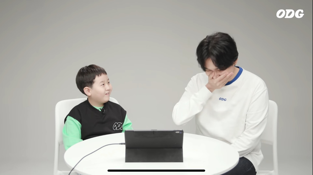 려욱 : 나 뭐하는사람같아? | 인스티즈