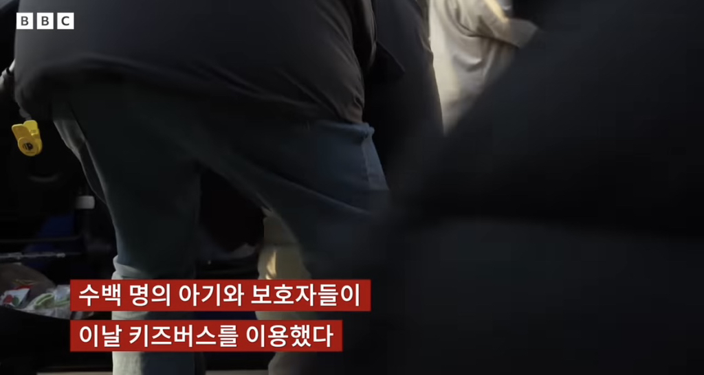 탄핵 표결 순간, 국회 앞에 있던 아기들 | 인스티즈