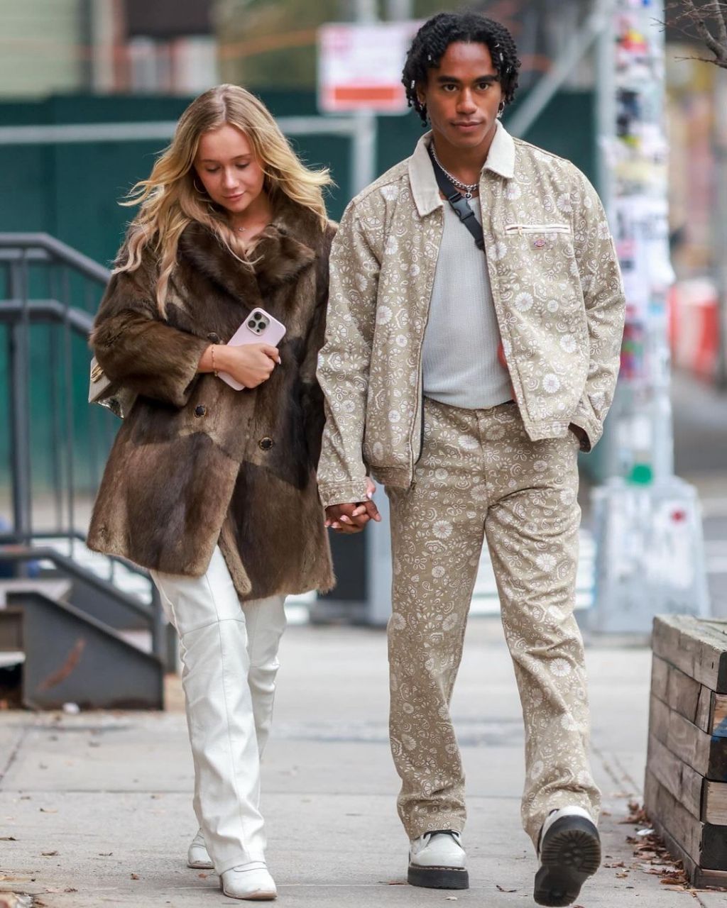 더쿠 - 뉴욕 길거리에서 만난 사람들의 최근 패션 스타일.jpg, image size:1024x1280