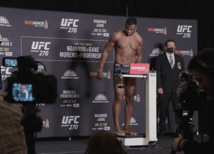 보자마자 함박웃음 짓게 되는 몸 좋은 흑남들 짤털 gif | 인스티즈