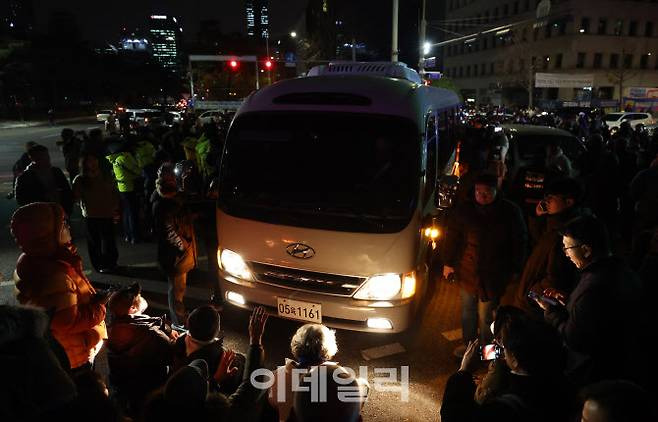 계엄 대비하던 김민석, 박선원의원이 계엄이 터지면 막을 수 없다는 결론에 이르렀을 때 마지막으로 믿은 것 | 인스티즈