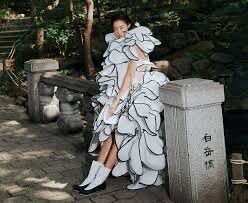 한복 홍보 의도라던 청와대 보그 화보 속 일본 디자이너 의상.jpg | 인스티즈