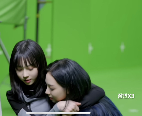 에스파 윈터 가뿐하게 공주님 안기 성공하는 지젤 보고 호기롭게 도전하는 카리나 | 인스티즈