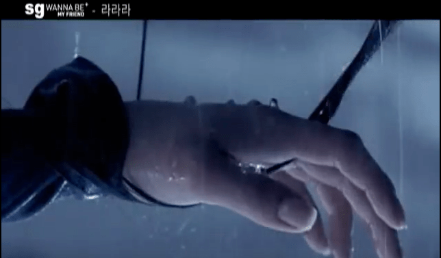 곡은 신나지만 뮤비는 공포 그 자체 | 인스티즈