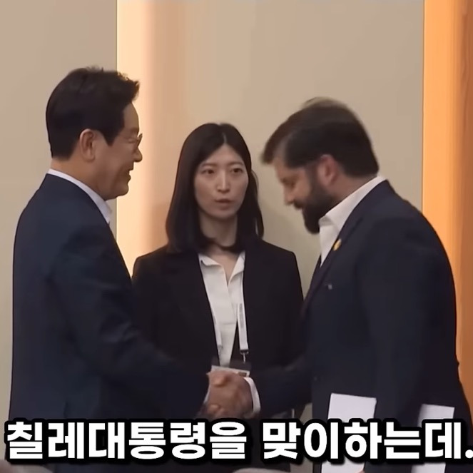 단단히 공부하고 외교하는 이재명 (feat.노 넥타이) | 인스티즈