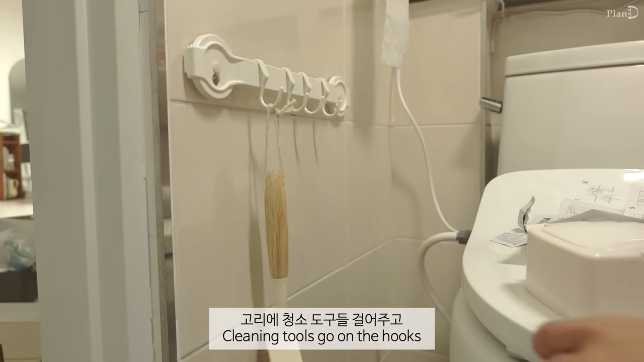 야무지다는 반응 많은 어떤 브이로거의 화장실 셀프 보수 (스압주의) | 인스티즈