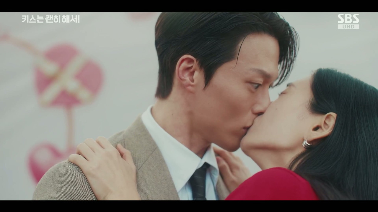 [키스는괜히해서] 동굴 속에서도, 자기 집에 찾아왔을때도, 같은 방에서 잤을때도 눈물 참았는데.jpg | 인스티즈