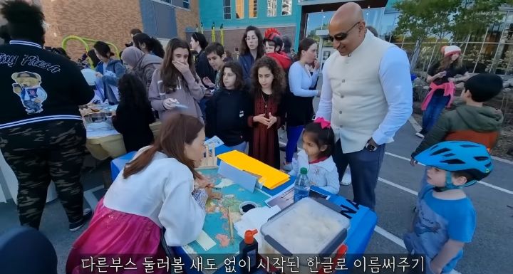 한 유튜버가 미국 학교에서 한국 홍보하는 법.jpg | 인스티즈