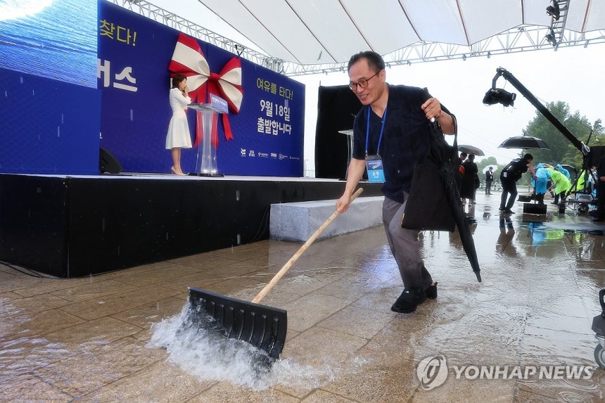 실시간 오세훈 한강버스 취항식 물바다.jpg | 인스티즈