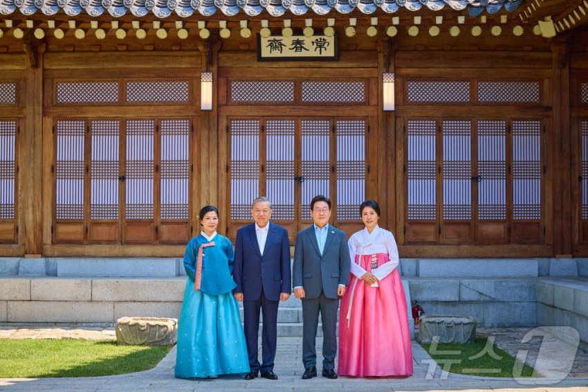 오늘자 완전히 뒤바뀐 전현직 영부인 운명 | 인스티즈