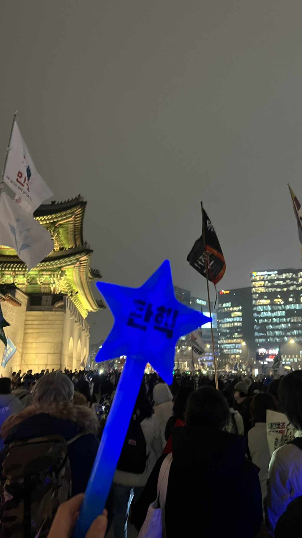 오늘자 광화문 집회에 등장한 이순신과 세종대왕 | 인스티즈