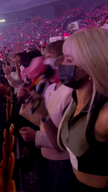 블랙핑크 콘서트 리사를 위해 선물준비한 씨엘씨 쏜(ft.민니) | 인스티즈