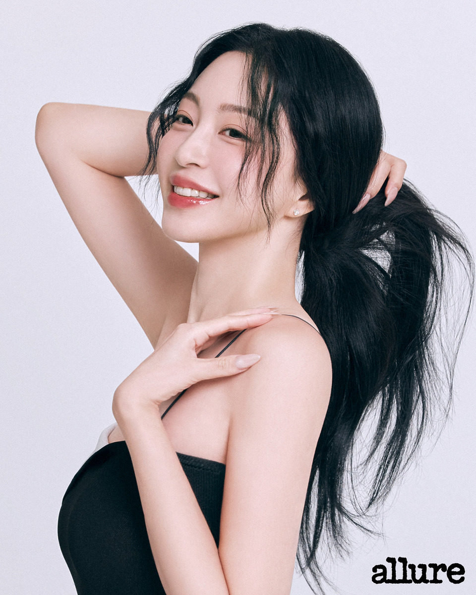 20년 만에 프로필 사진 찍은 배우 한예슬 | 인스티즈