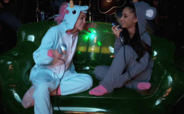 아리아나 그란데 꼬셔서 박자놓치게 만든 마성의 마일리 사이러스 | 인스티즈