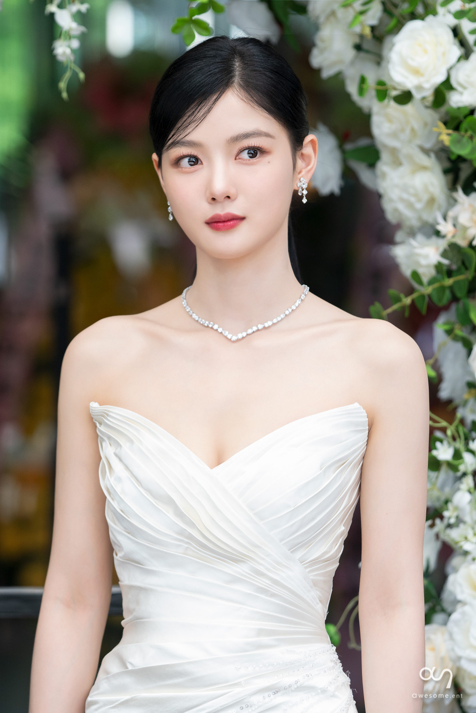 데뷔 20년차에 처음으로 웨딩씬 찍은 김유정 | 인스티즈