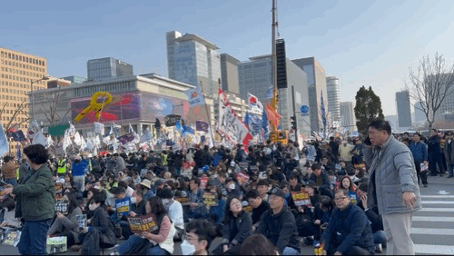1호차 행진 끝나갈 때 막호차 사람들이 출발했던 🇰🇷윤석열 탄핵 찬성집회 행진(3/22) | 인스티즈