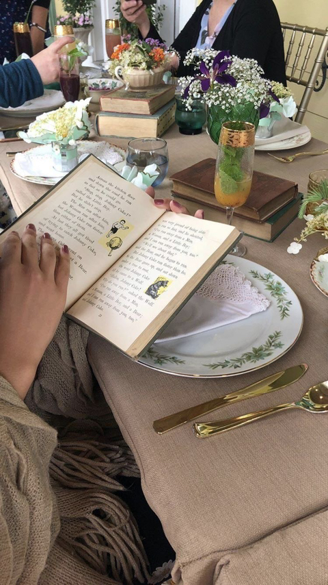 가을엔 따뜻한 라떼 한 잔과 함께 책을 읽어볼까요 ☕️📖 | 인스티즈