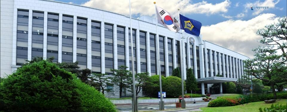 법원, 생후 6개월 반려견 목 누른 동물학대 혐의 벌금 100만원 | 인스티즈