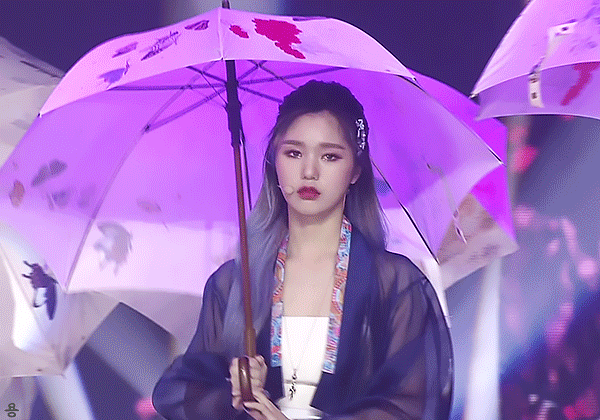 최근 슬슬 많이 보이는 아이돌 무대의상 .jpg | 인스티즈