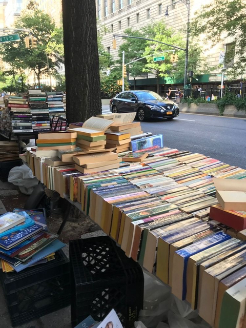 가을엔 따뜻한 라떼 한 잔과 함께 책을 읽어볼까요 ☕️📖 | 인스티즈