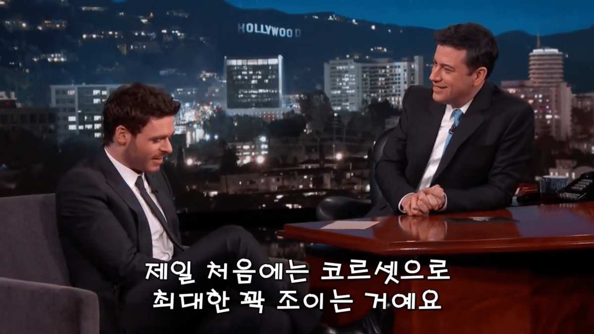 남자배우들이 꽉 끼는 타이즈를 입을때 중요부위를 가리는 방법.jpg | 인스티즈