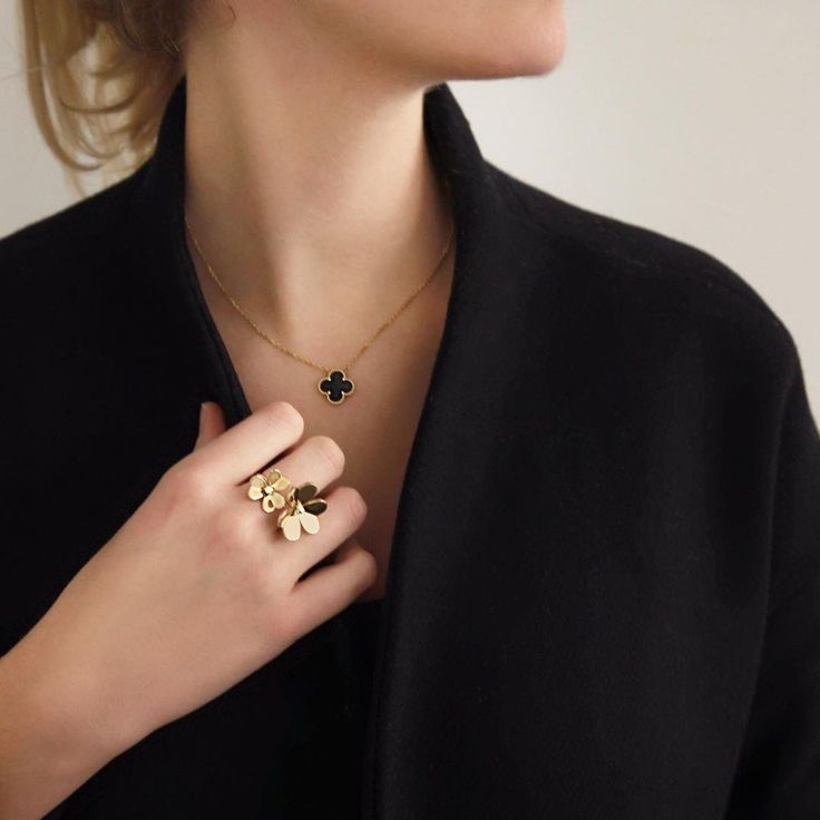 전 세계적으로 가장 히트 친 목걸이가 아닐까 하는 .jpg | 인스티즈