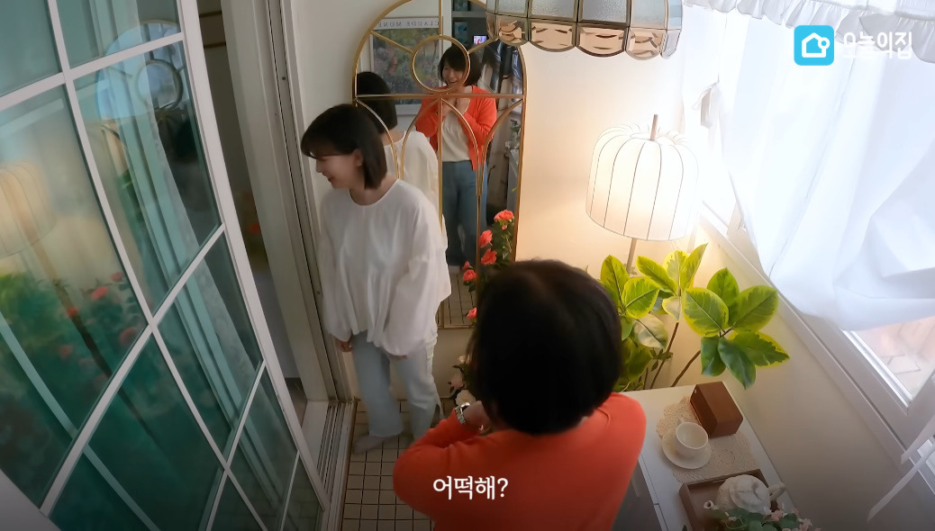 구축 아파트에서 두 자매를 홀로 키운 어머니를 위한 작은 방 인테리어 | 인스티즈