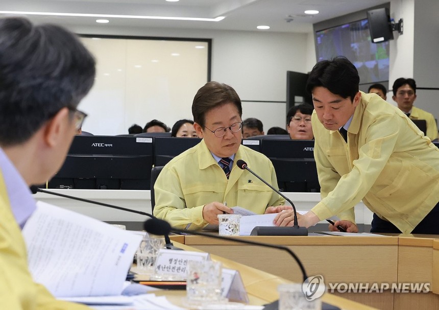 오늘자 (6.12) 강훈식 비서실장 모습.jpg | 인스티즈