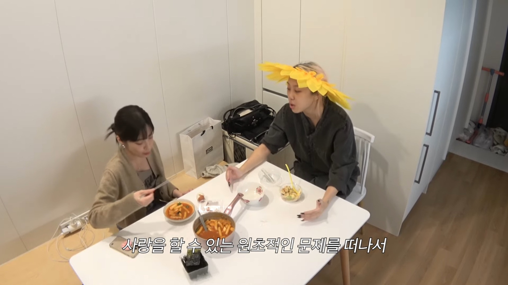 최근 스탭 폰에 있는 앨범을 보다가 충격받았다는 헤이즈 | 인스티즈