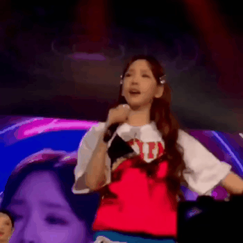 콘서트에서 한번할때마다 들 미쳐날뛰게 한다는 태연 무대제스처.jpgif | 인스티즈