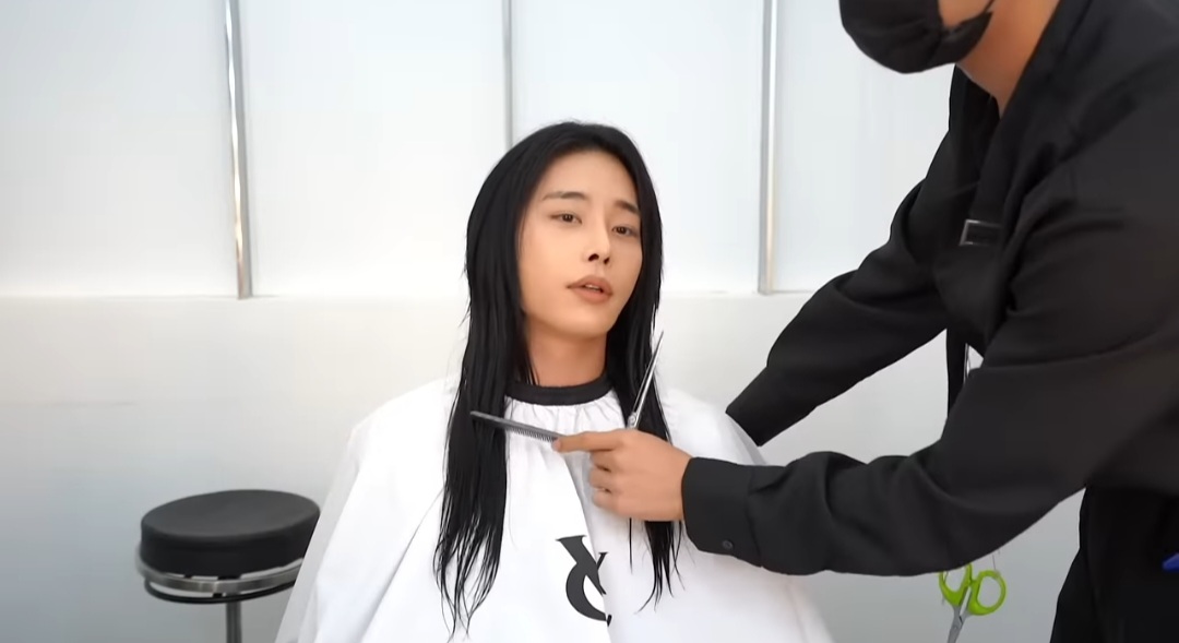 일주일 간 장발로 머리 붙이기 챌린지 한 남자 유투버(+두 번째 도전) | 인스티즈