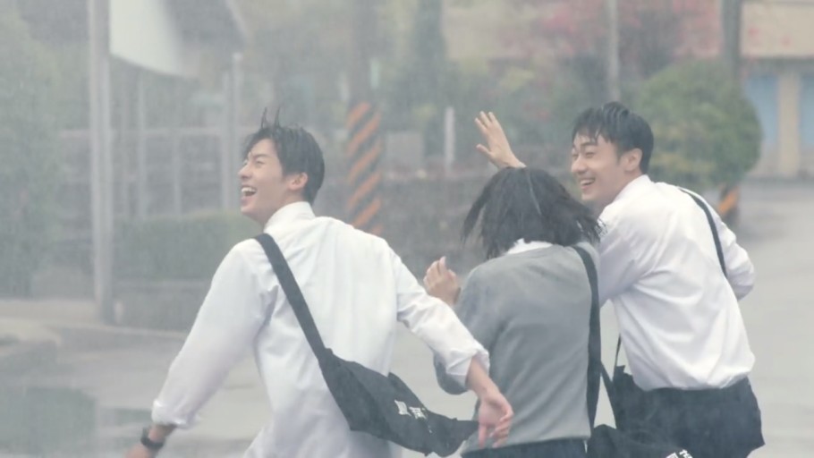 같이 비 맞아주는 사람 vs 비 막아주는 사람 | 인스티즈