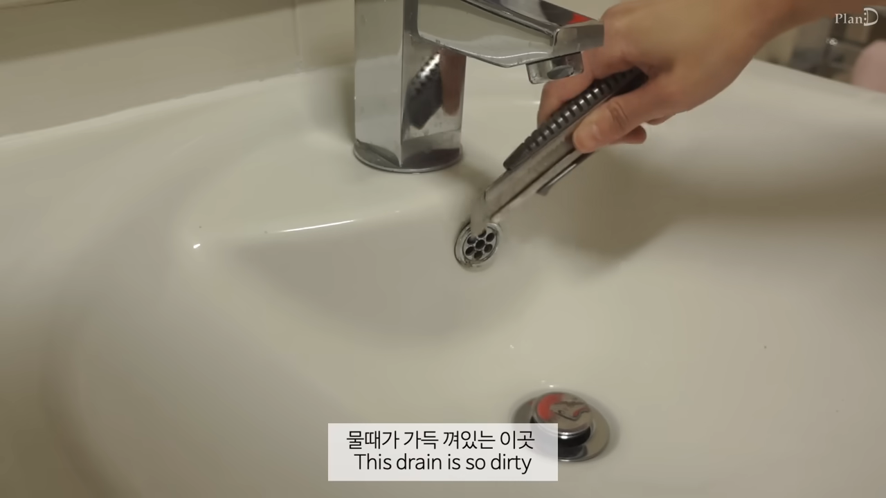 야무지다는 반응 많은 어떤 브이로거의 화장실 셀프 보수 (스압주의) | 인스티즈