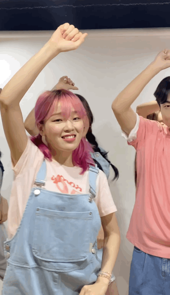 요즘 컴백하는 여돌들과 꽤 많이 콜라보하는 거 같은 댄스 유튜버 | 인스티즈