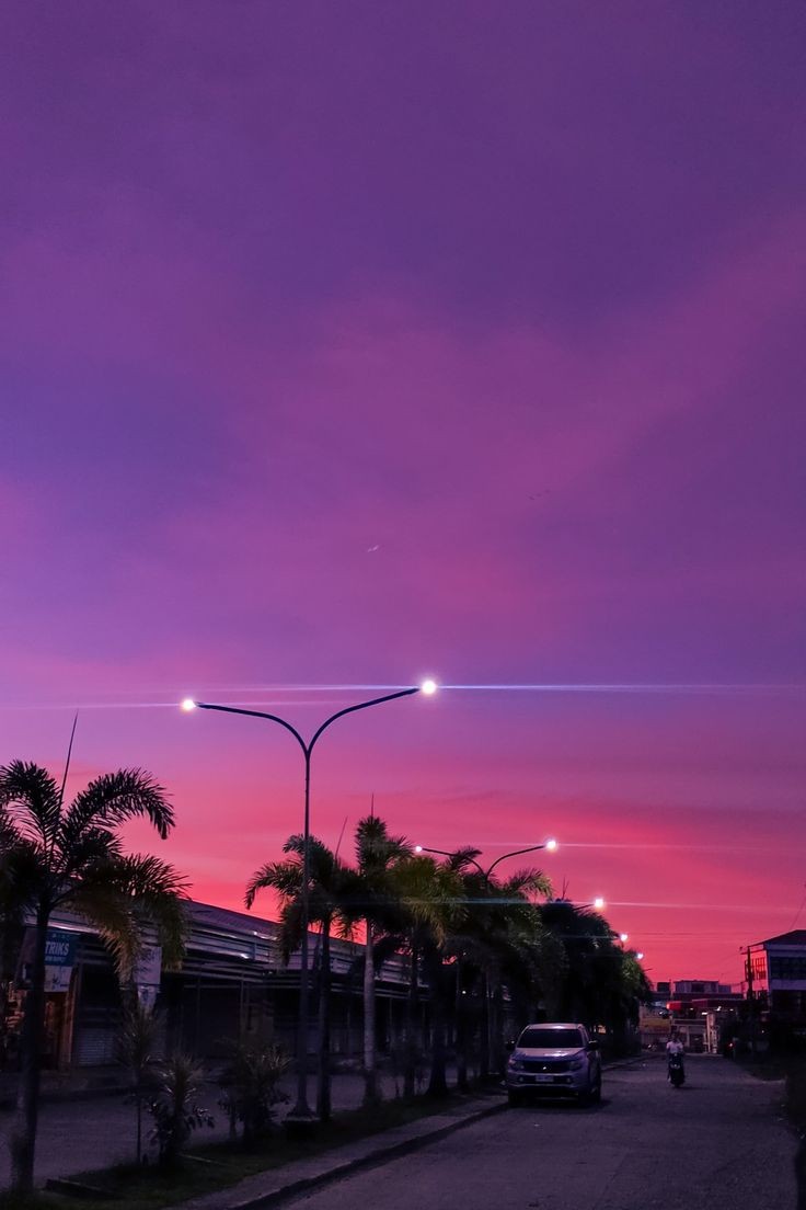 초저녁 걸어가다 넋놓고 올려다보게 되는 날 | 인스티즈