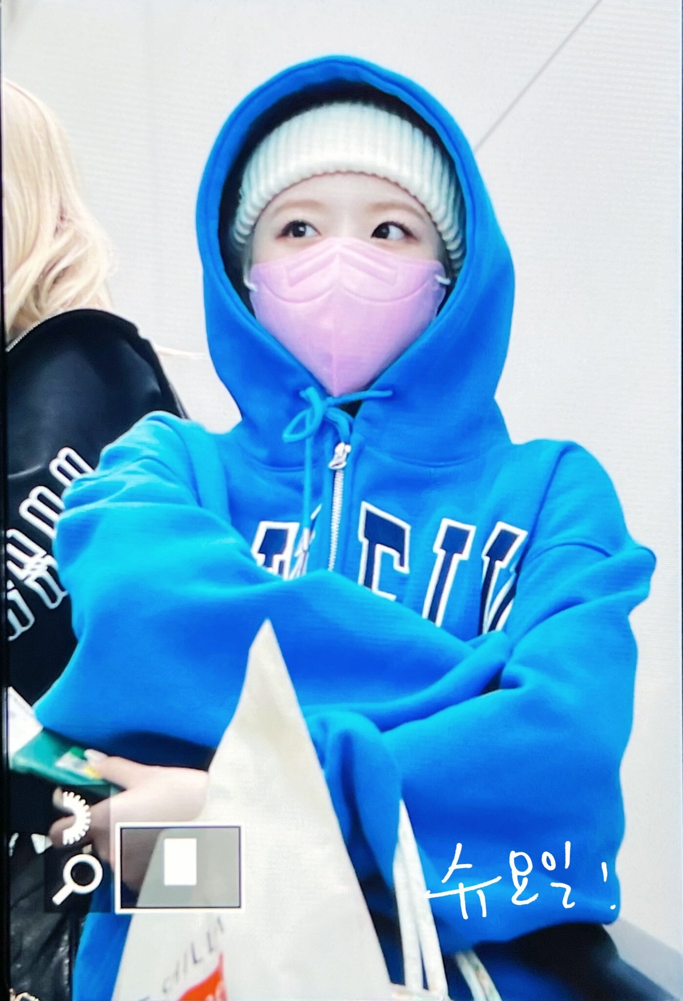 탈색 유무를 숨기고 출국하는 아이들 슈화 ㅋㅋㅋㅋ | 인스티즈